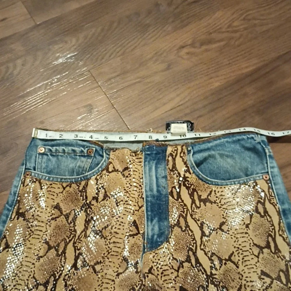 Buzz 18 Vintage Upcycled Levi's High Waisted Cropped Snake Skin Jeans A40 - Picture 3 of 6